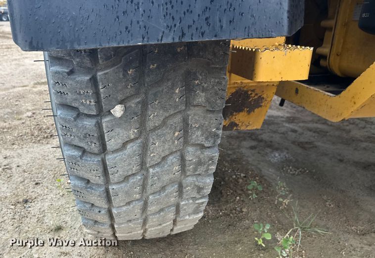 image for item EL0085 2000 John Deere 770CH motor grader