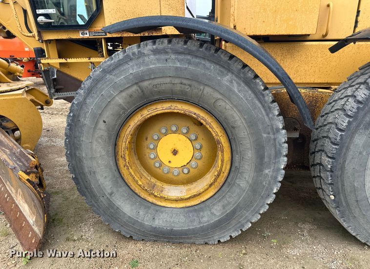 image for item EL0085 2000 John Deere 770CH motor grader