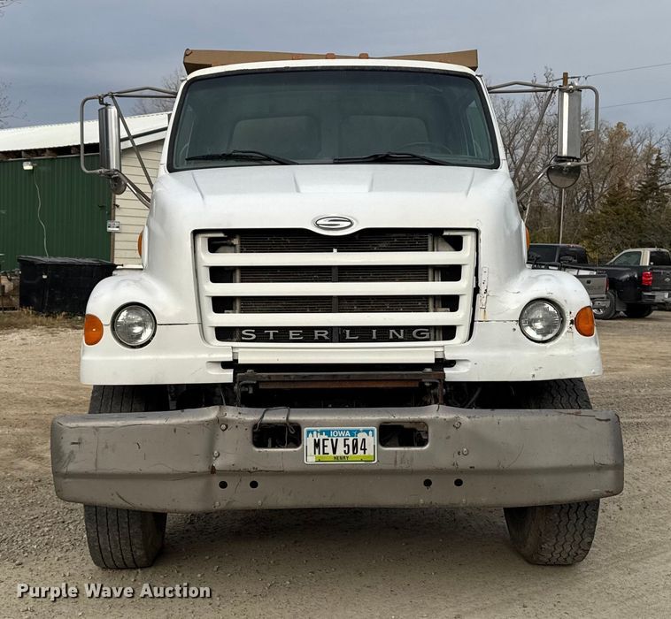 image for item EM2495 2003 Sterling L7500 Series dump truck