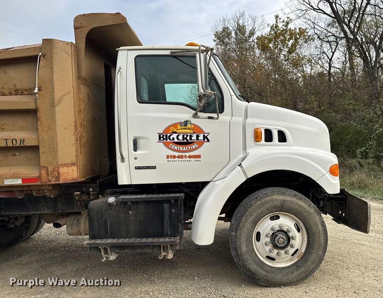 image for item EM2495 2003 Sterling L7500 Series dump truck