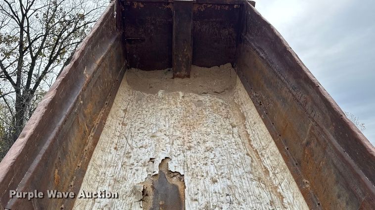 image for item EM2495 2003 Sterling L7500 Series dump truck