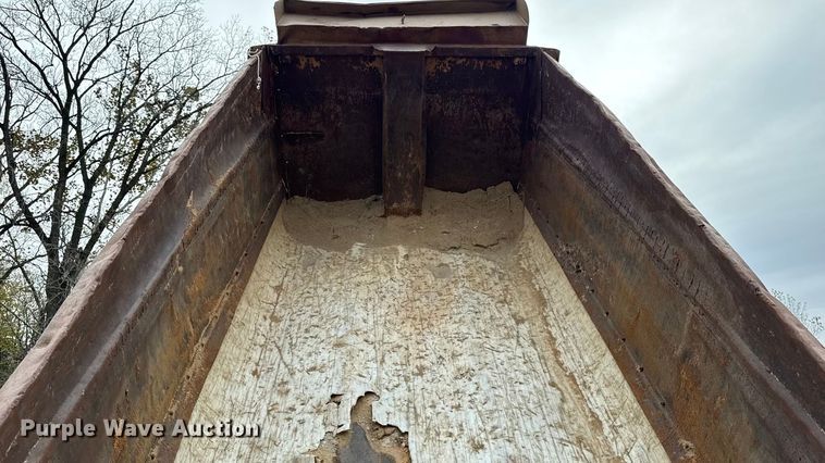 image for item EM2495 2003 Sterling L7500 Series dump truck