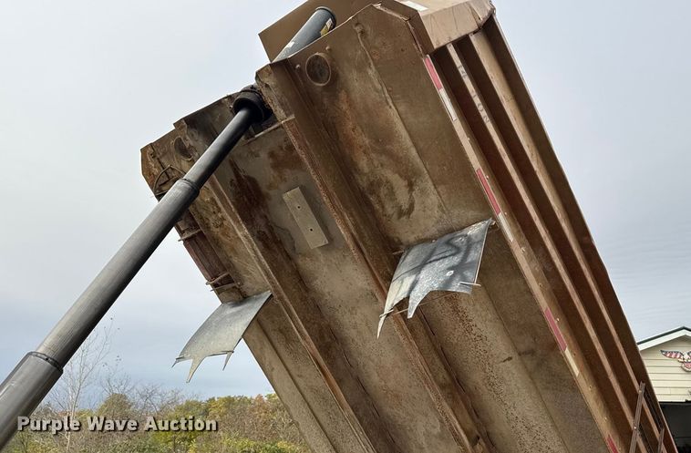 image for item EM2495 2003 Sterling L7500 Series dump truck