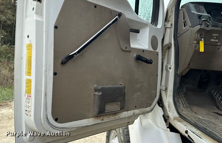 image for item EM2495 2003 Sterling L7500 Series dump truck