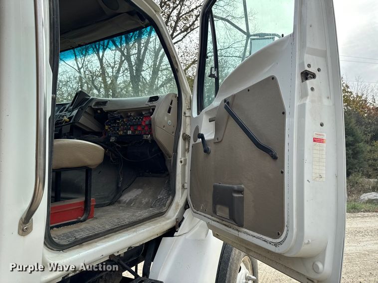 image for item EM2495 2003 Sterling L7500 Series dump truck