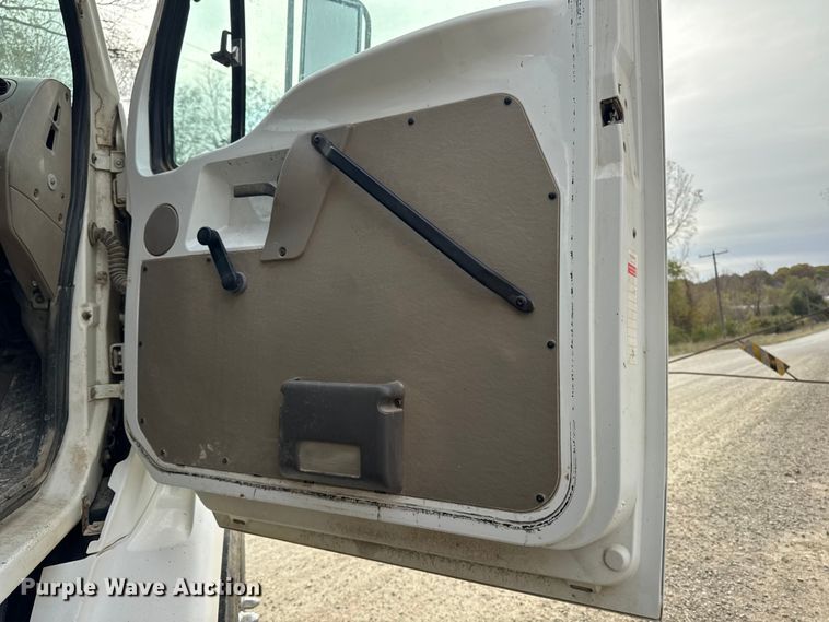 image for item EM2495 2003 Sterling L7500 Series dump truck