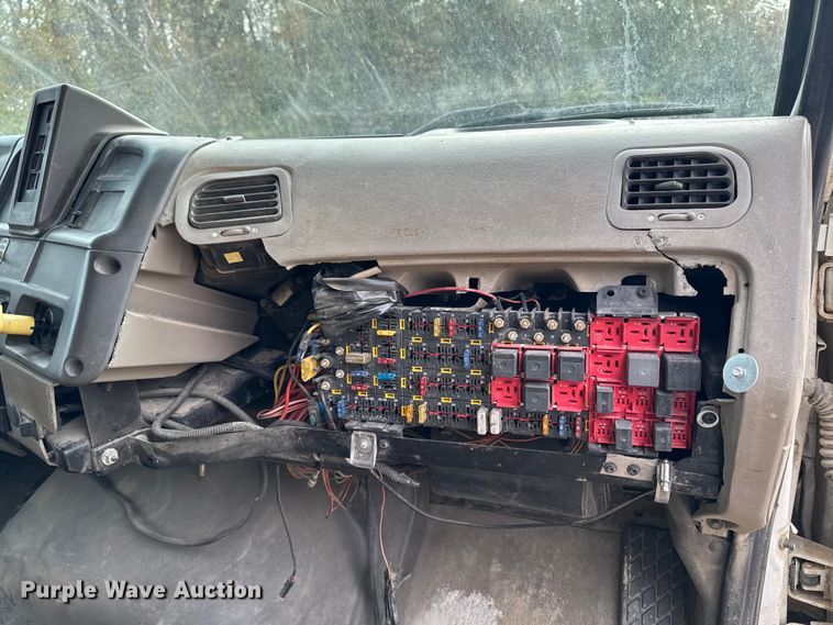 image for item EM2495 2003 Sterling L7500 Series dump truck