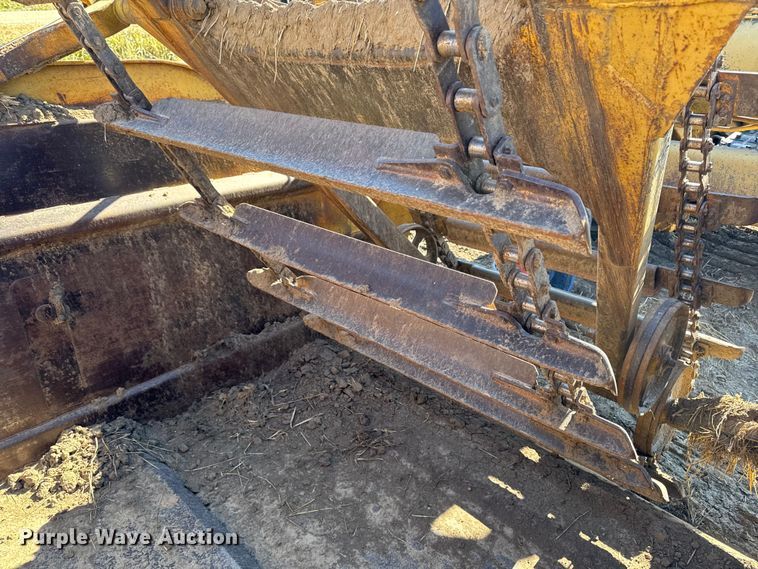 image for item EM2496 Caterpillar 613 elevating scraper