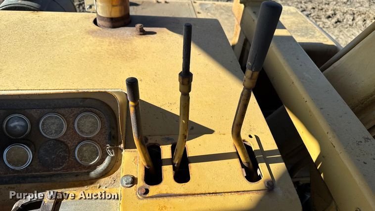 image for item EM2496 Caterpillar 613 elevating scraper