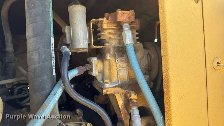 image for item EM2496 Caterpillar 613 elevating scraper