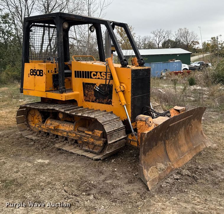 image for item EM2497 1981 Case 850B dozer