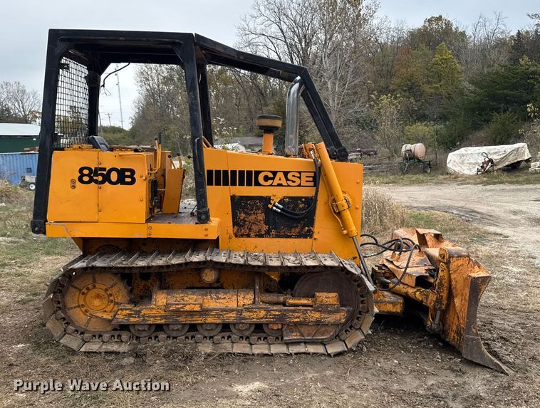 image for item EM2497 1981 Case 850B dozer