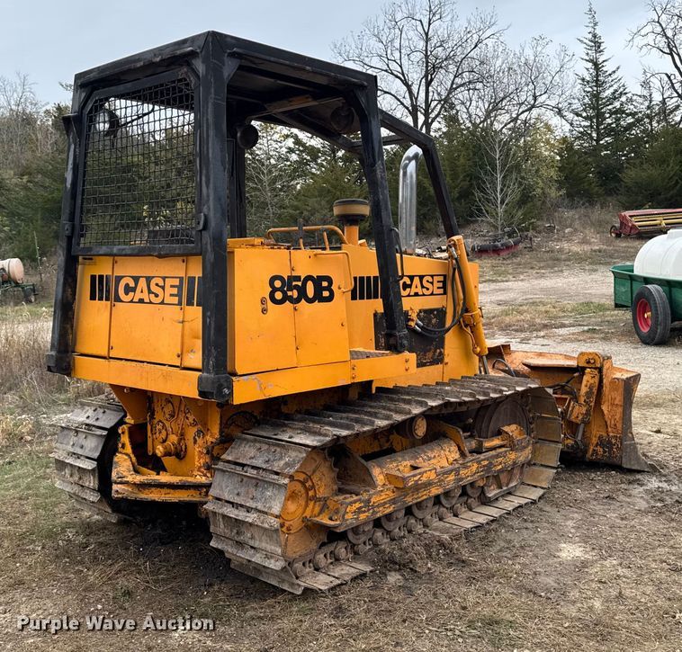 image for item EM2497 1981 Case 850B dozer