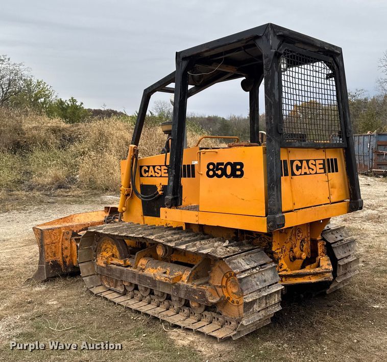 image for item EM2497 1981 Case 850B dozer