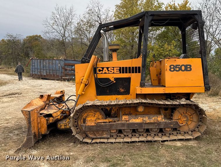image for item EM2497 1981 Case 850B dozer