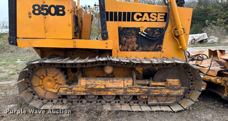 image for item EM2497 1981 Case 850B dozer