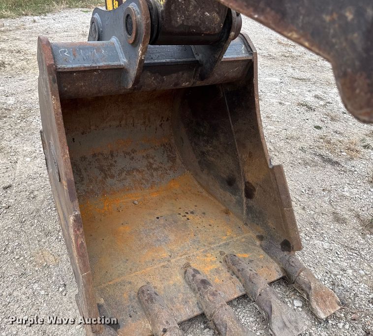 image for item EM2498 1998 Komatsu PC120-6 excavator