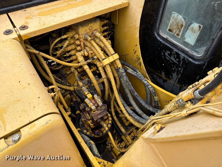 image for item EM2498 1998 Komatsu PC120-6 excavator