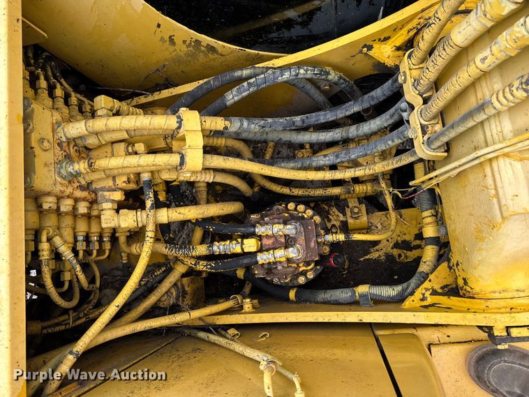 image for item EM2498 1998 Komatsu PC120-6 excavator