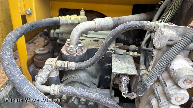 image for item EM2498 1998 Komatsu PC120-6 excavator