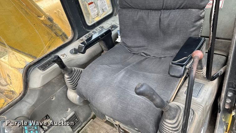 image for item EM2498 1998 Komatsu PC120-6 excavator