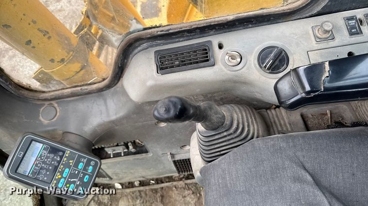 image for item EM2498 1998 Komatsu PC120-6 excavator