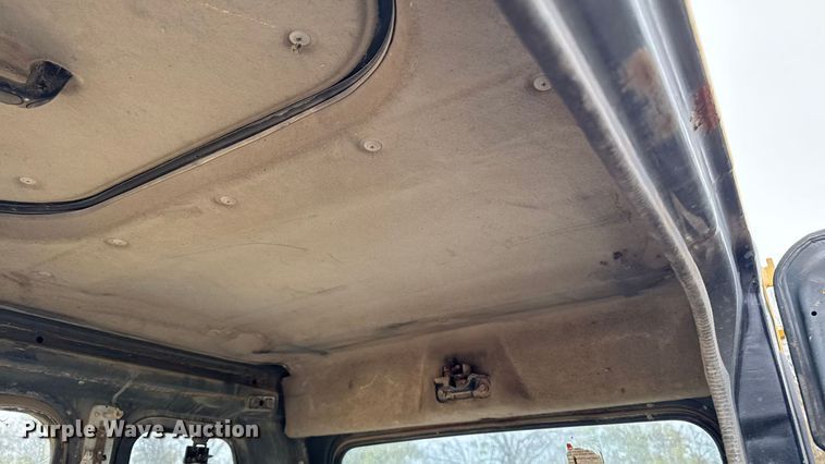 image for item EM2498 1998 Komatsu PC120-6 excavator