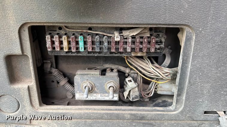 image for item EM2498 1998 Komatsu PC120-6 excavator