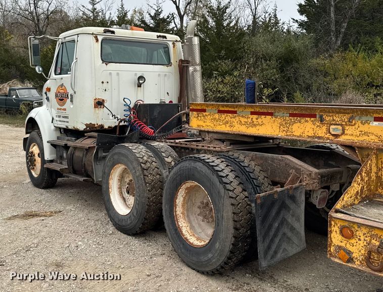 image for item EM2499 1992 International 8100 semi truck