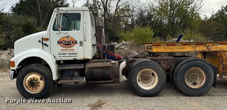 image for item EM2499 1992 International 8100 semi truck