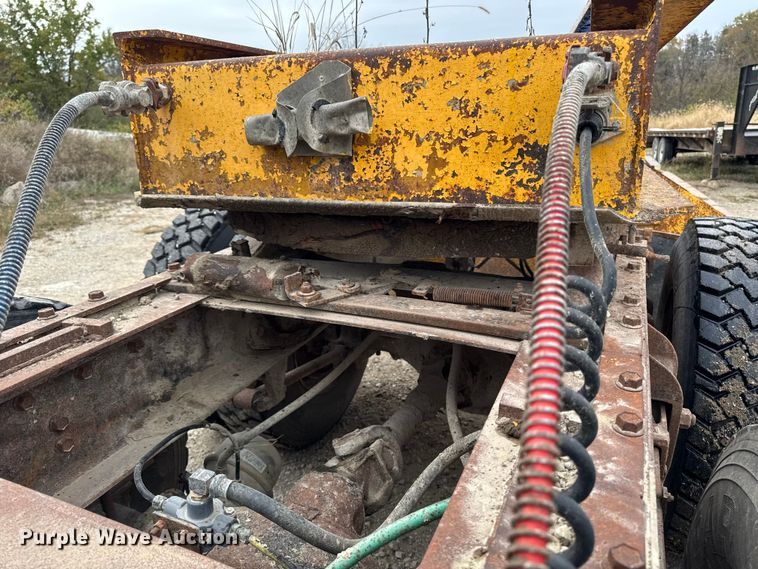 image for item EM2499 1992 International 8100 semi truck