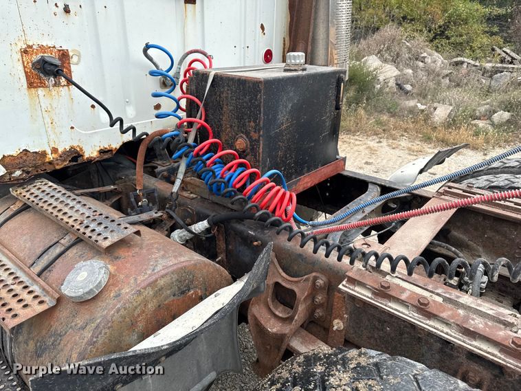 image for item EM2499 1992 International 8100 semi truck