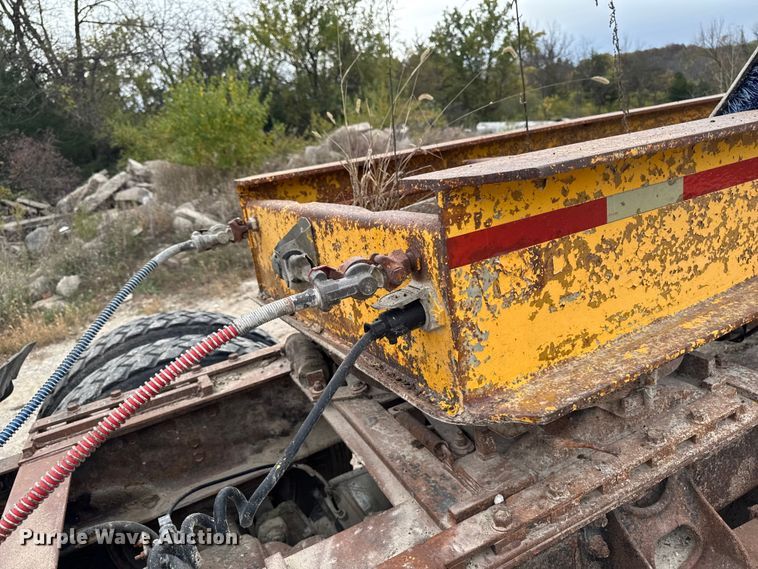 image for item EM2499 1992 International 8100 semi truck