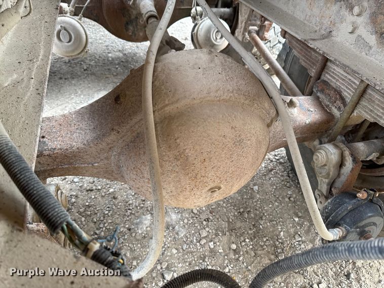 image for item EM2499 1992 International 8100 semi truck