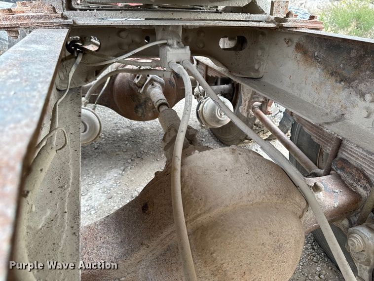 image for item EM2499 1992 International 8100 semi truck