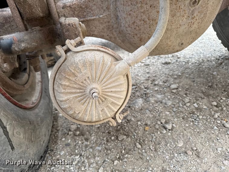 image for item EM2499 1992 International 8100 semi truck