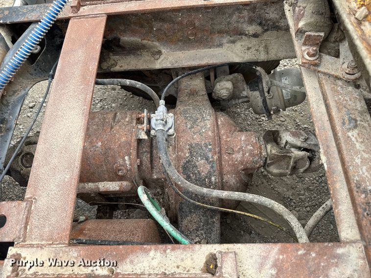 image for item EM2499 1992 International 8100 semi truck