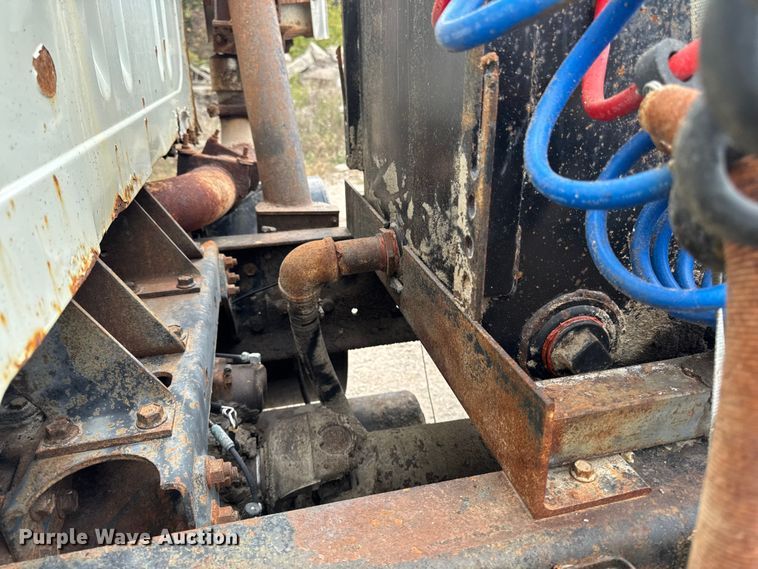 image for item EM2499 1992 International 8100 semi truck