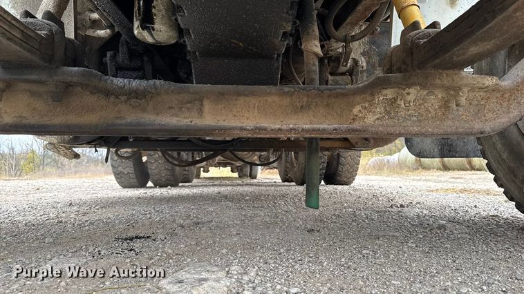 image for item EM2499 1992 International 8100 semi truck