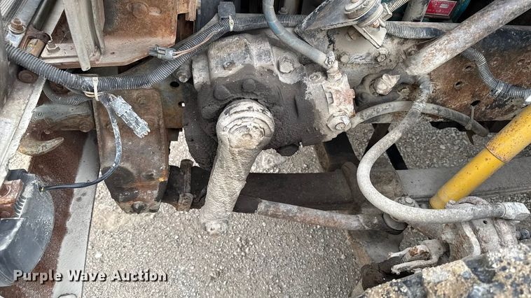 image for item EM2499 1992 International 8100 semi truck