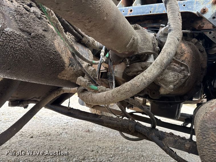 image for item EM2499 1992 International 8100 semi truck