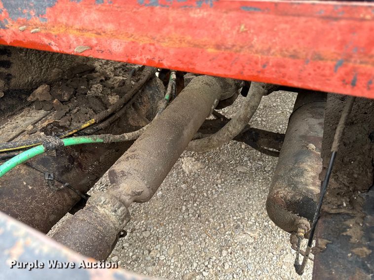 image for item EM2499 1992 International 8100 semi truck