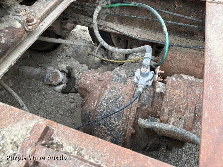 image for item EM2499 1992 International 8100 semi truck