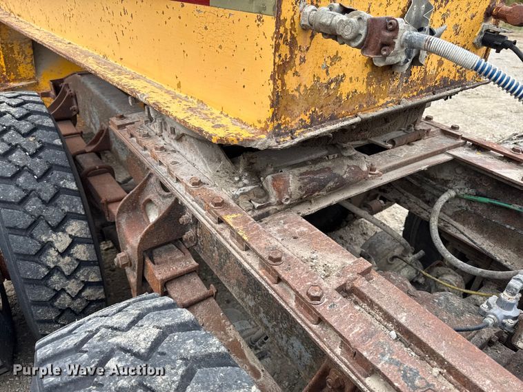 image for item EM2499 1992 International 8100 semi truck