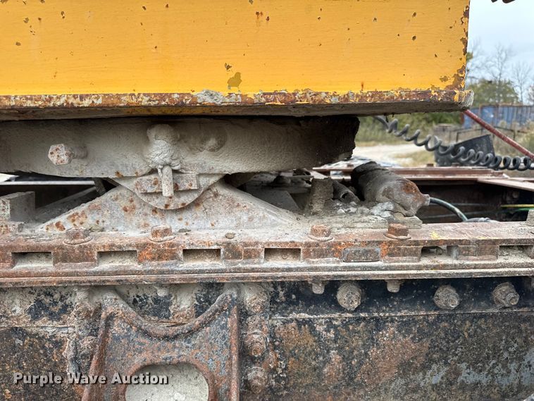 image for item EM2499 1992 International 8100 semi truck