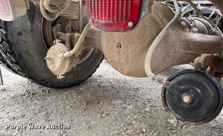 image for item EM2499 1992 International 8100 semi truck