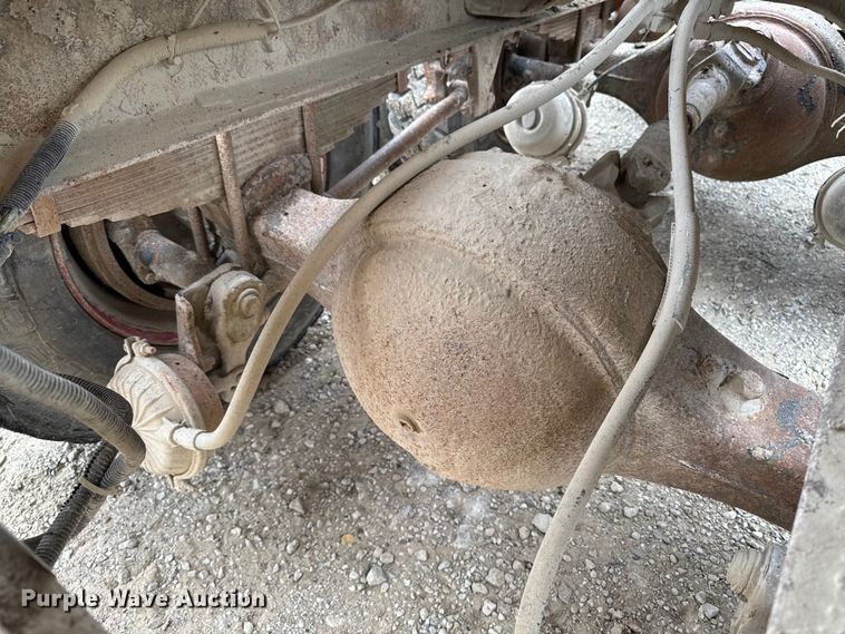 image for item EM2499 1992 International 8100 semi truck