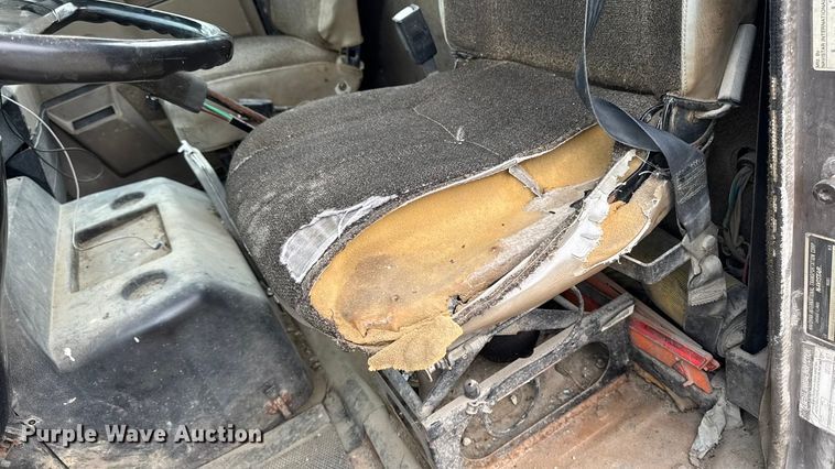 image for item EM2499 1992 International 8100 semi truck