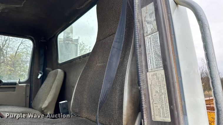 image for item EM2499 1992 International 8100 semi truck