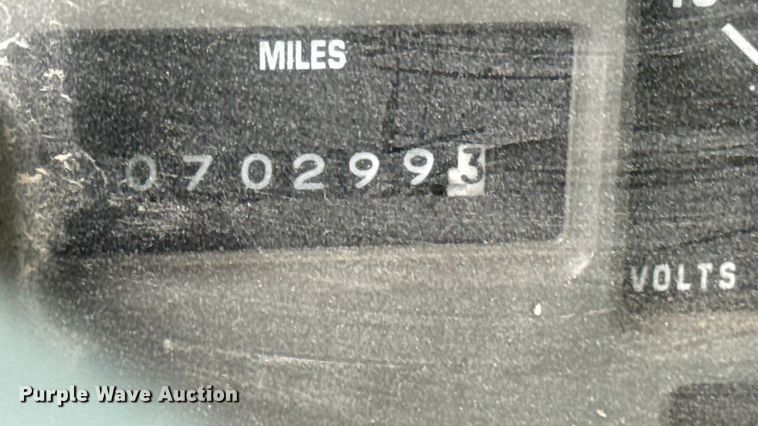 image for item EM2499 1992 International 8100 semi truck